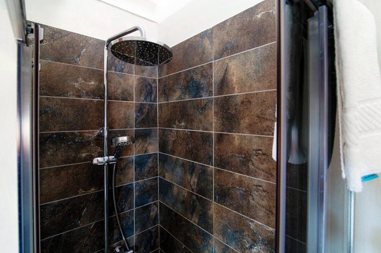 Shades Of Lake - Blue Apartment Комо Экстерьер фото