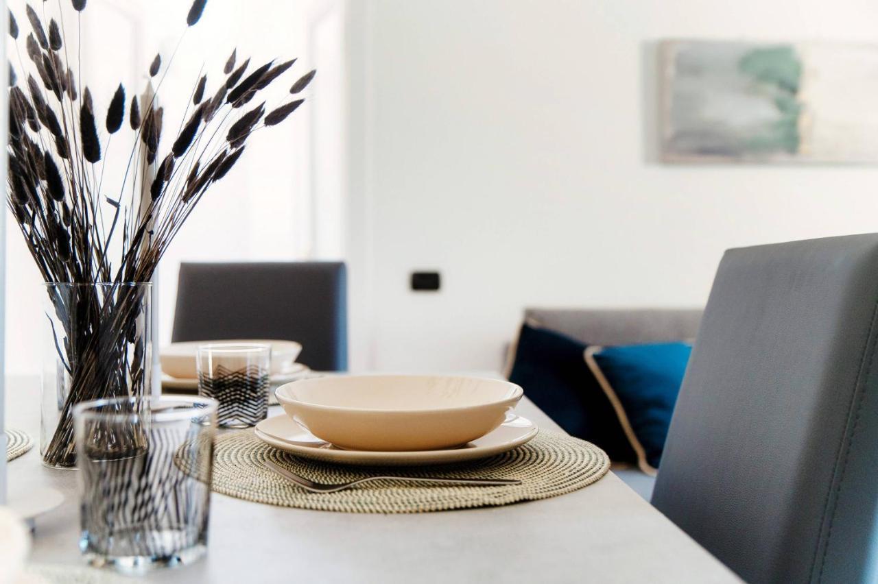 Shades Of Lake - Blue Apartment Комо Экстерьер фото